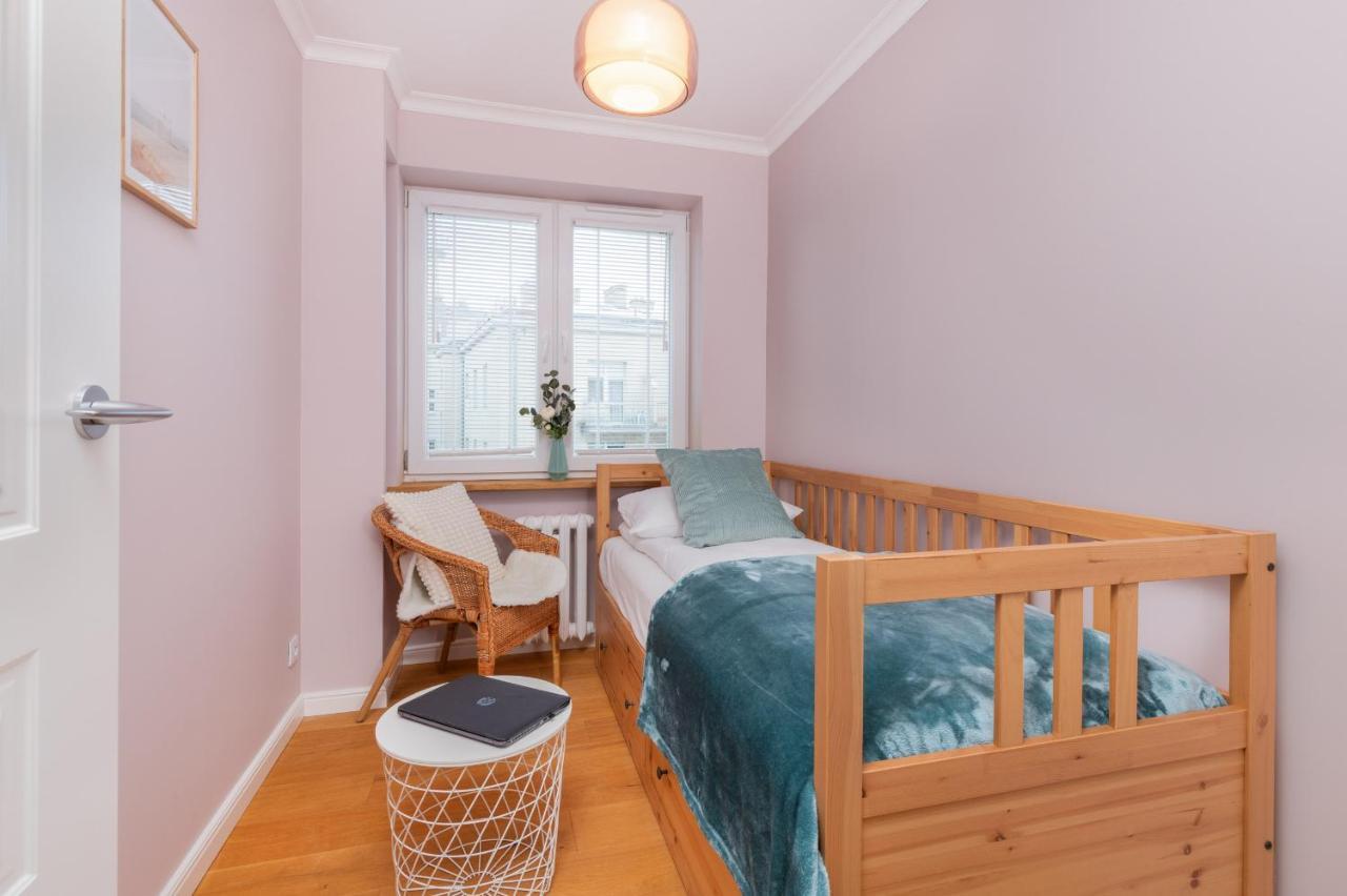 Cozy Pastel Two Bedroom Apartment In Central Gdynia By Noclegi Renters Экстерьер фото